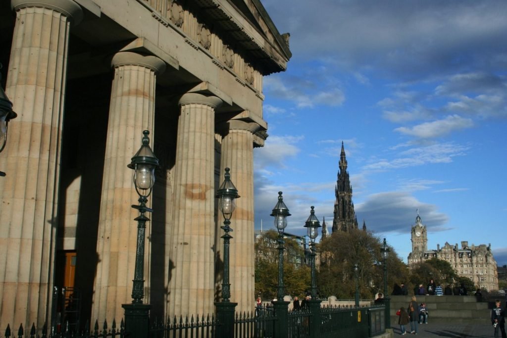 Neo-classicism in Edinburgh - facade of Royal Scottish Academy