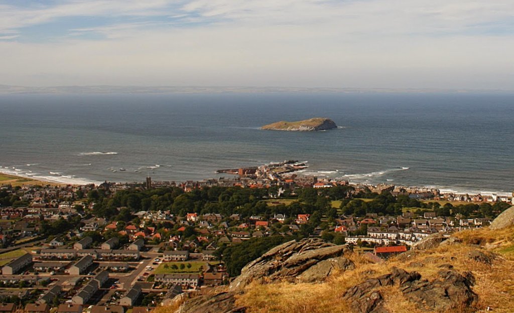 Tour East Lothian. North Berwick from top of the Berwick Law