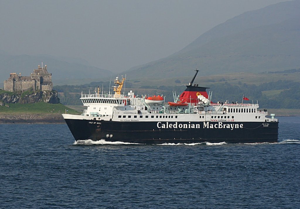 The Mull ferry 'Isle of Mull' passing Duart Castle