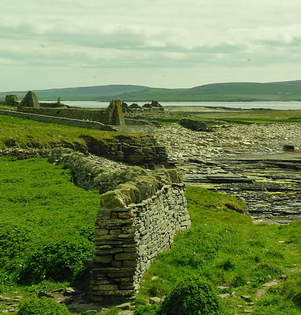 Midhowe shore, south-east from the Broch