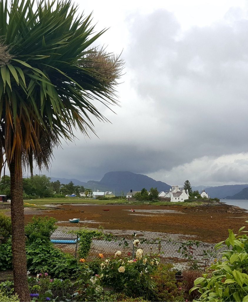 Plockton seafront, low tide. Plockton seafront, low tide.