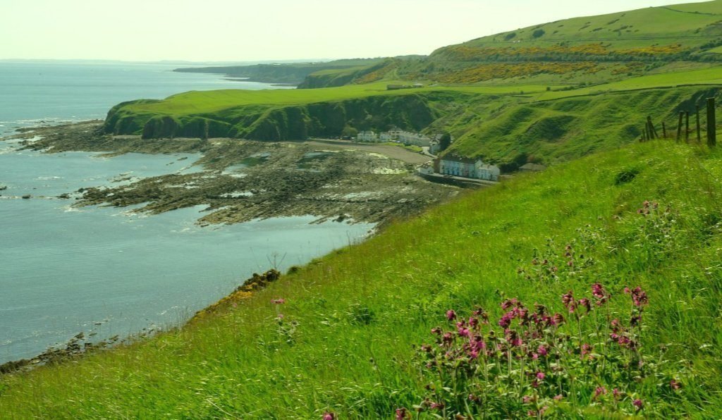 Walk links Burnmouth and Eyemouth Walk links Burnmouth and Eyemouth