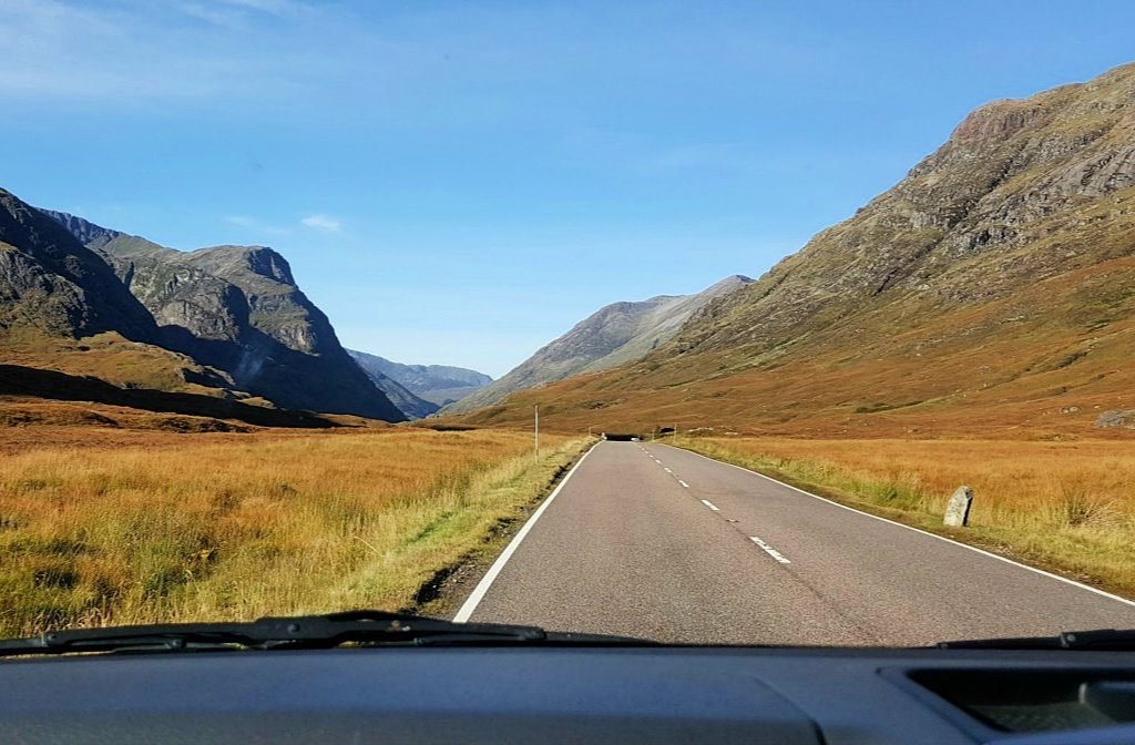 driving-in-scotland-glencoe-approach-from-rannoch-moor (1) Approach to Glencoe